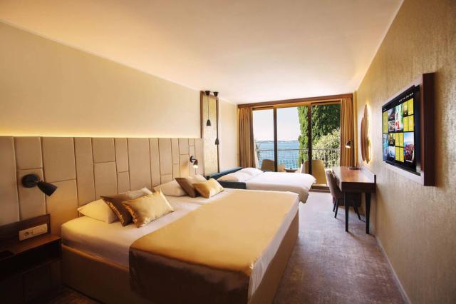 Pokoj rodinný 2 lůžka manželská postel a rozkládací gauč 2 přis