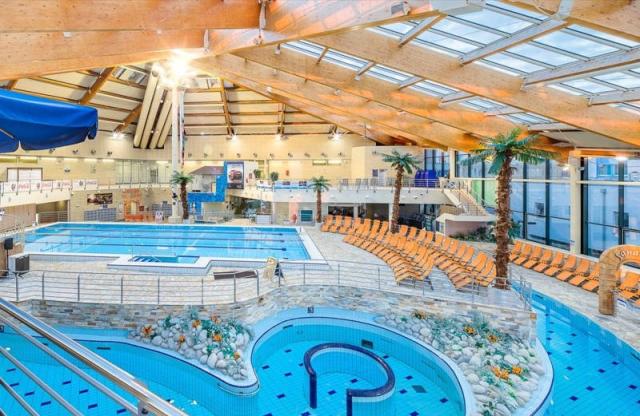 Aquapark vnitřní vodní svět bazény vnitřní.