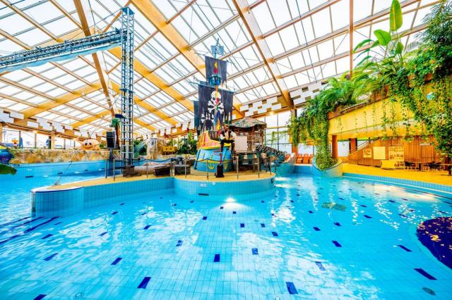 Aquapark vnitřní vodní svět bazény vnitřní.