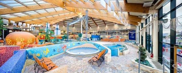 Aquapark vnitřní vodní svět whirlpool.