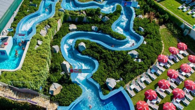 Aquapark venkovní vodní svět divoká řeka.