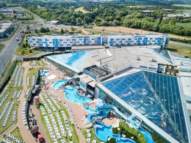 Aquapark venkovní vodní svět areál.