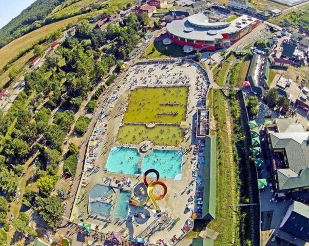 Termální koupaliště Podhájska celkový pohled.