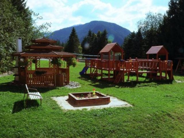 Dětské hřiště.