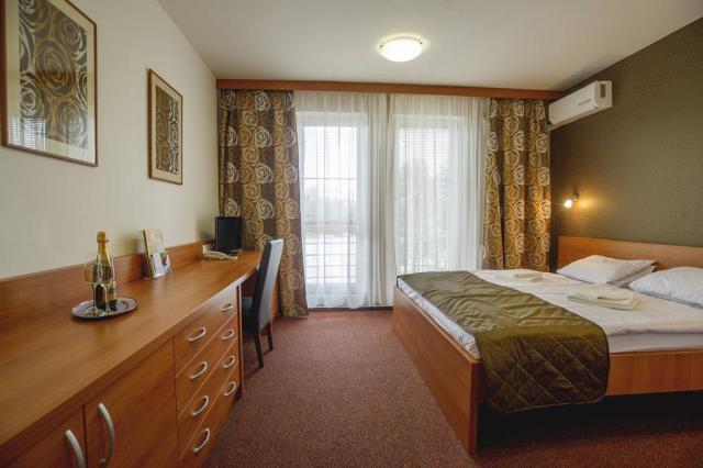 2-lůžkový pokoj manželská postel.