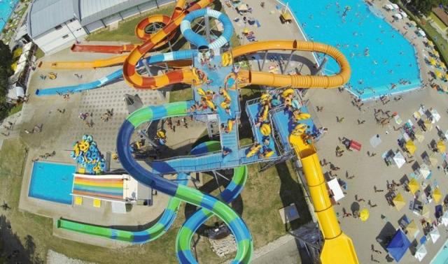 Termální koupaliště Vadaš Štúrovo tobogánová věž.