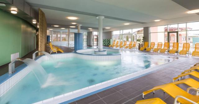 Hotelové wellness bazén vnitřní.