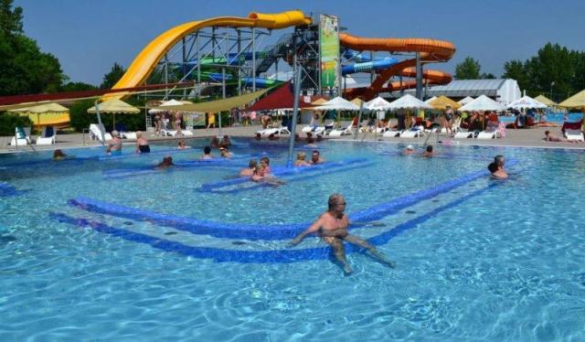 Termální koupaliště Vadaš Štúrovo perličkový bazén a tobogány.