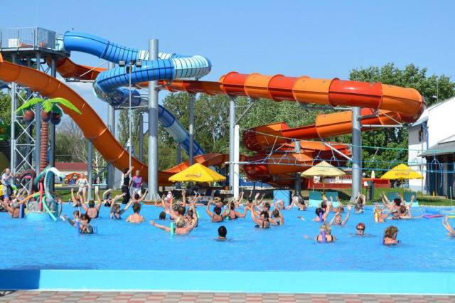 Termální koupaliště Vadaš Štúrovo bazén zážitkový a tobogánová 