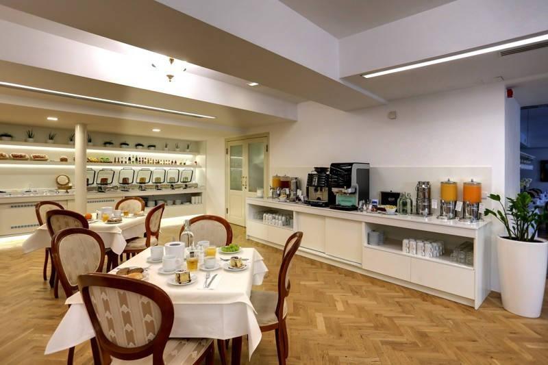 Restaurace bufet snídaně.