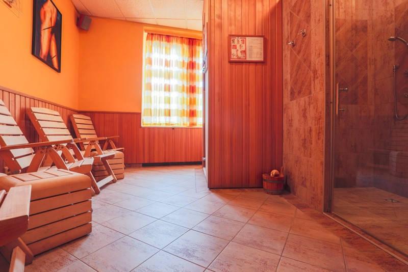 Sauna s odpočinkovou zónou.
