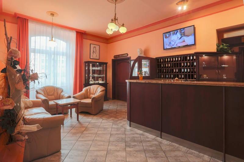 Recepce s lobby.