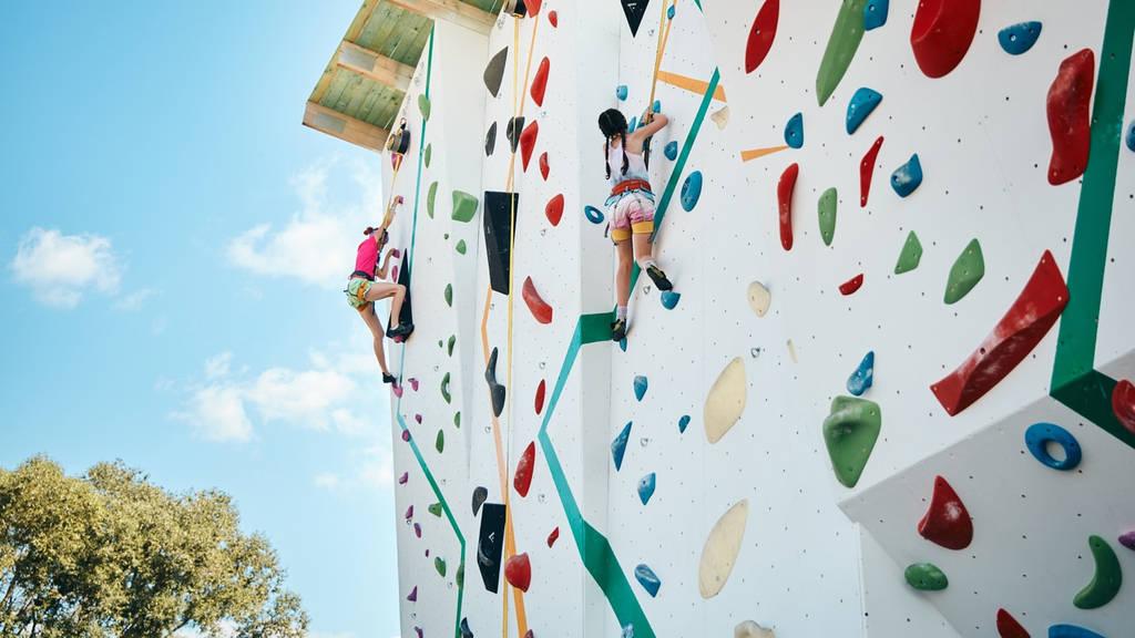Fun centrum dětský zážitkový park lezecká stěna.