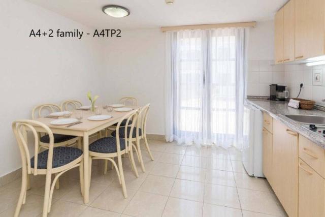 Apartments Savudrija Plava Laguna - apartmá A4+2 family kuchyň 