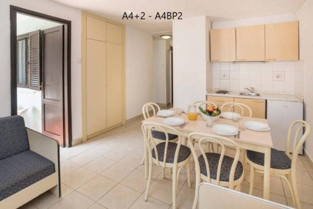 Apartments Savudrija Plava Laguna - apartmá A4+2 kuchyňský kout