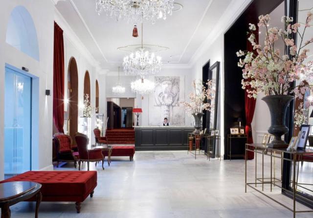Lobby s recepcí.
