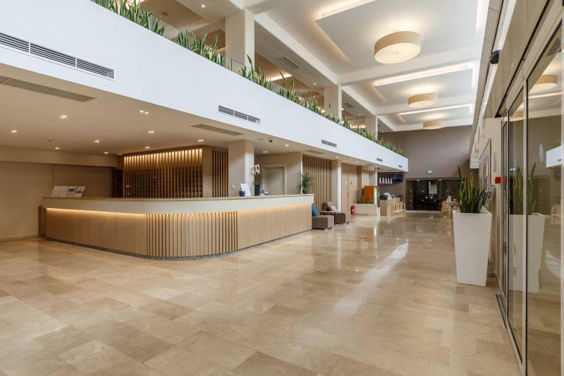 Hotel Plavi Plava Laguna - prostor recepce hotelu.