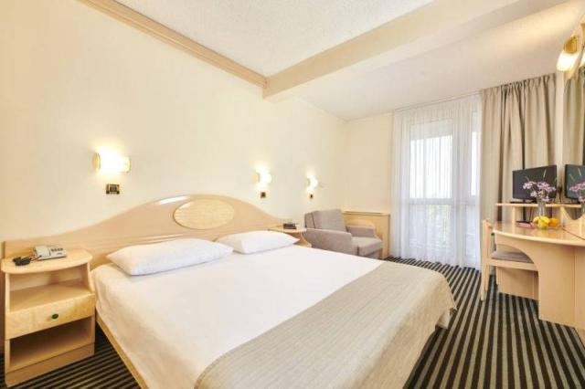 Hotel Istra Plava Laguna - dvoulůžkový pokoj s přistýlkou, manž