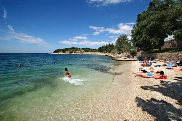 Hotel Istra Plava Laguna - oblázková pláž, moře.