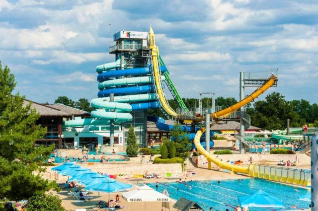 Terme 3000 aquapark bazény s tobogány2.