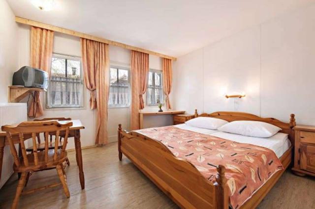 Pokoj 2-lůžkový bez přistýlky.