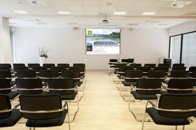 Konferenční místnost.