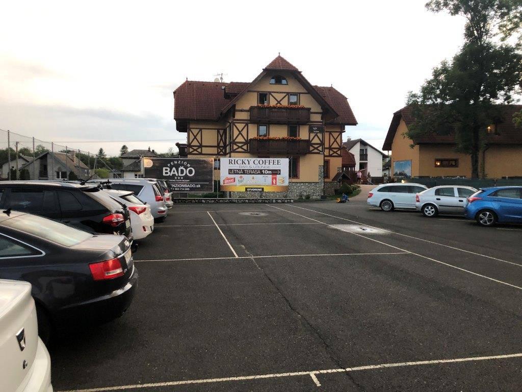 Parkoviště.