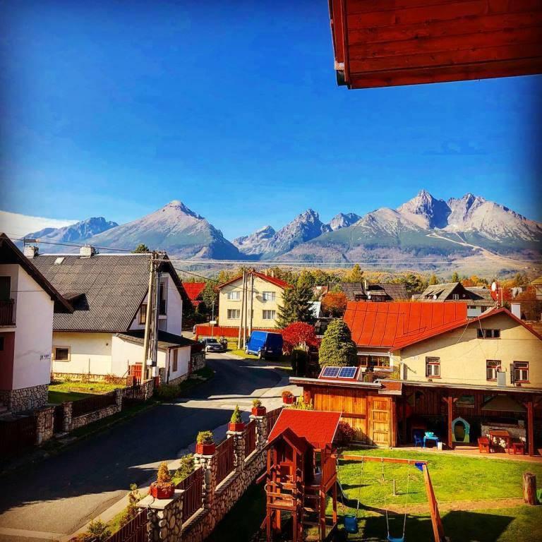 Pohled z penzionu na Vysoké Tatry.