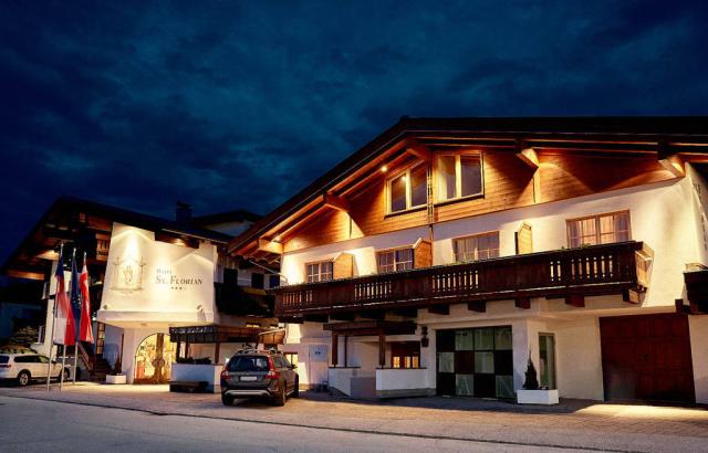 Hotel St.Florian exterier večerní pohled.