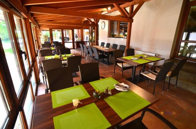 Zimní zahrada s restaurací.