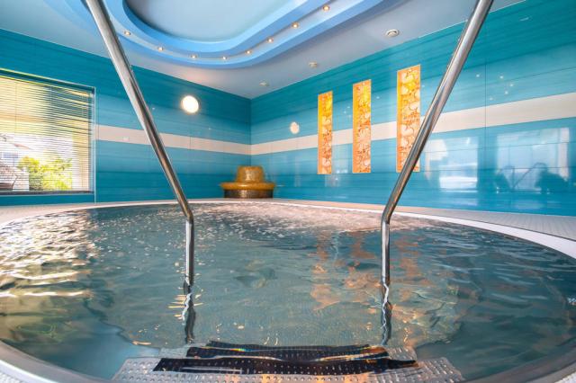 Wellness centrum vířivka.