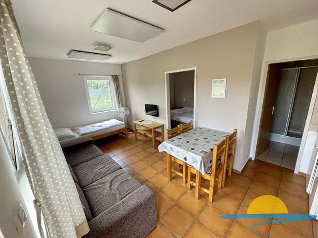 Apartmán obytná místnost přistýlka, rozkládací gauč, jídelní st