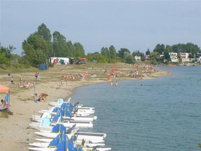 Pláž Slunečních jezer.