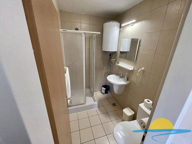 Apartmán hygienické zařízení sprchový kout.