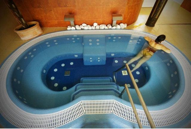 Jacuzzi.