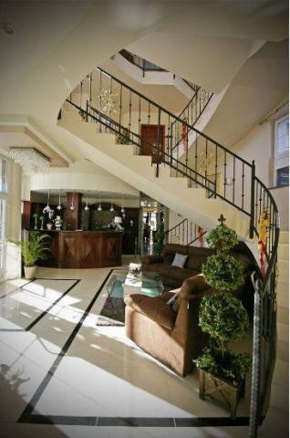 Lobby, schodiště, recepce.