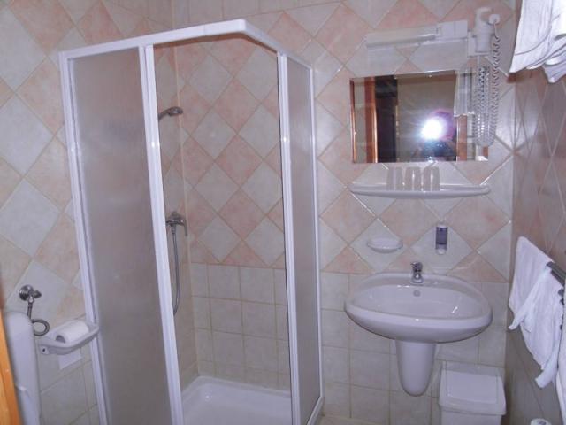 Pokoj hygienické zařízení sprchový kout.