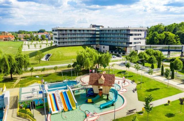 Termální lázně Gránit letní koupaliště dětské bazény.