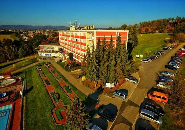 Parkování u hotelu.