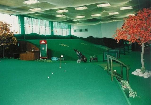 Golfové cvičné odpaliště vnitřní.