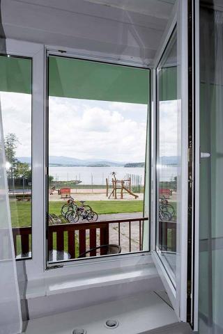 Pokoj bez balkonu a výhledem na Lipno.