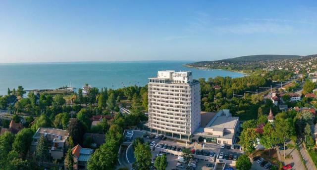 Hotel a okolí.