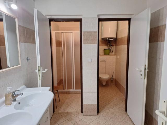 Přízemí apartmán B hygienické zařízení.
