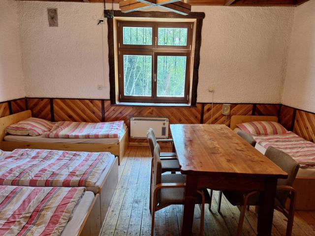 Přízemí apartmán A pokoj 4 lůžka.