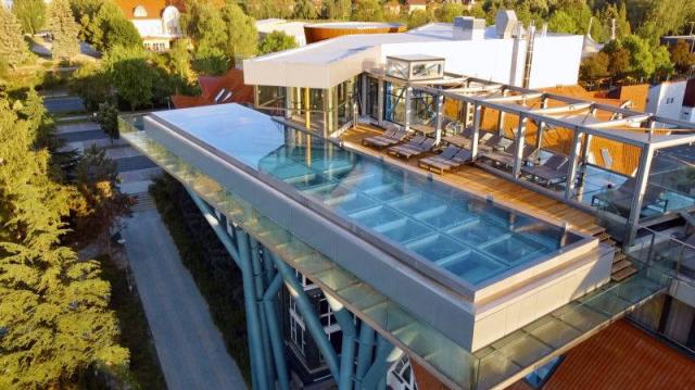 Střešní bazén Skypool.