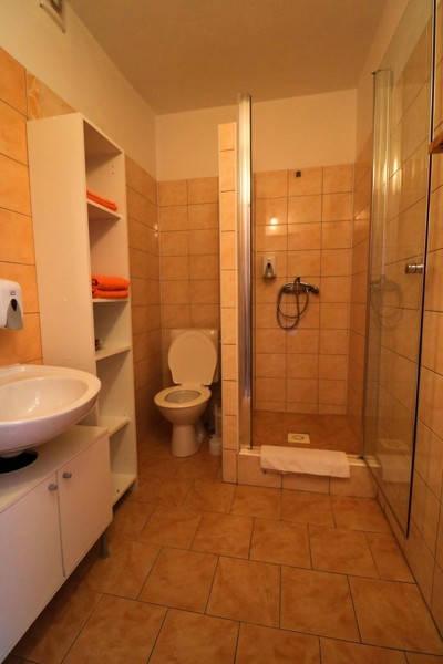Pokoj hygienické zařízení sprchový kout.
