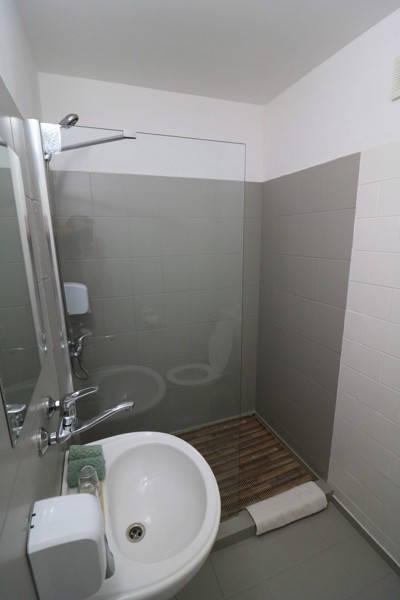 Pokoj hygienické zařízení sprchový kout.
