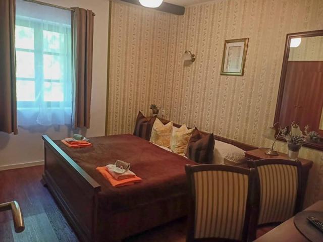 Pokoj 2-lůžkový manželská postel.