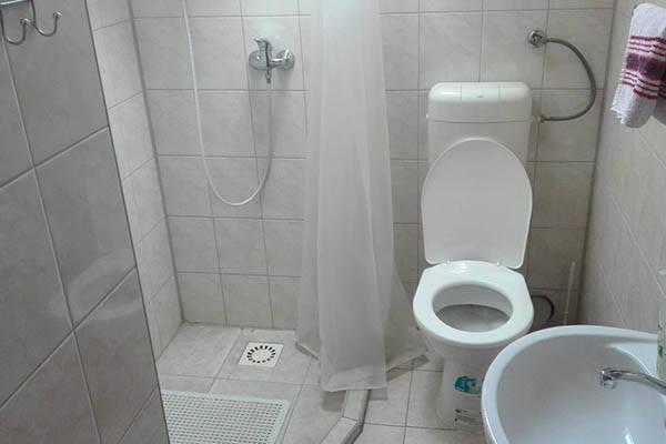 Pokoj hygienické zařízení sprchový kout.
