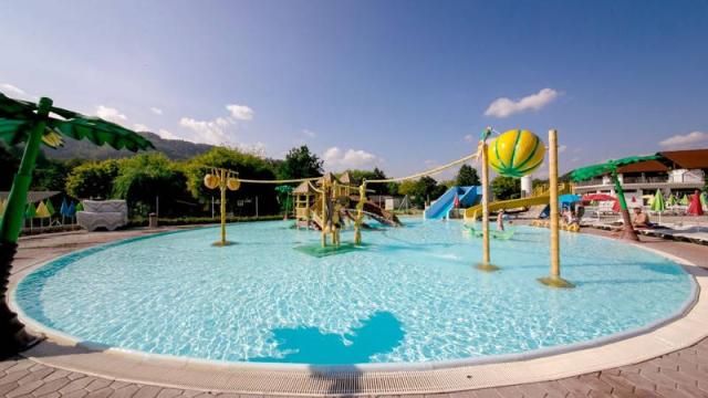 Letní bazénový areál Thermal park Aqualuna dětský bazén.